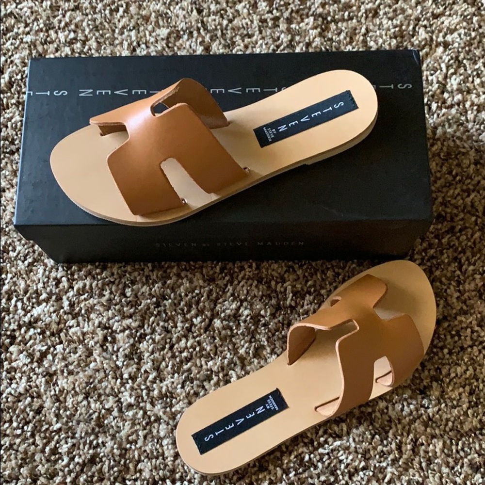 💥NEW IN BOX💥Steve Madden Greece Sandals